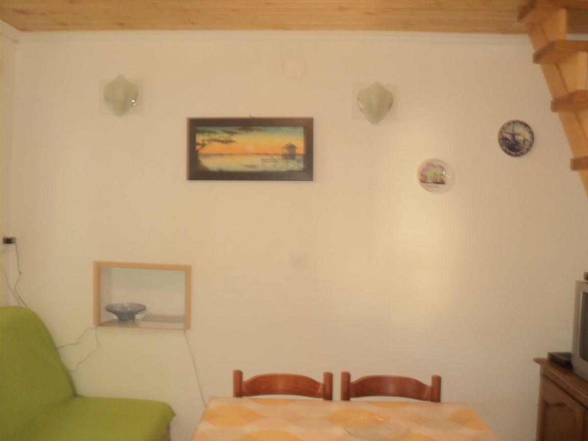 Studio Apartman Kastel Kambelovac Kastela Exterior photo